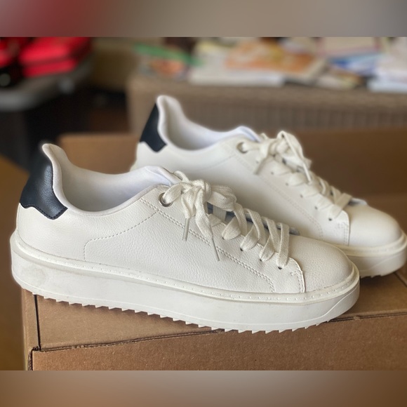 Steve Madden Charlie Platform Sneaker - Picture 2 of 9